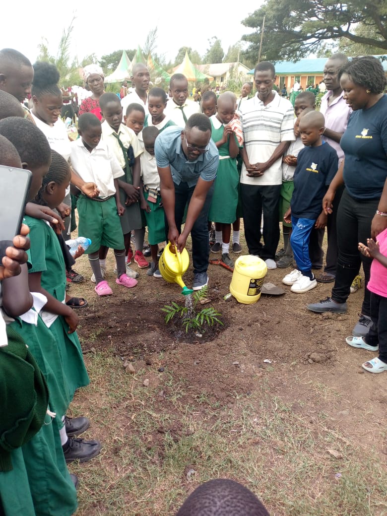 Chief Guest (CEFRO CEO) engaging in tree planting during the Adopt a Tree event held in Ombaka Primary School, in Kano Plains of Kisumu County. The surrounding community have borne the heaviest brunt of the impact of climate change as result of the perenn